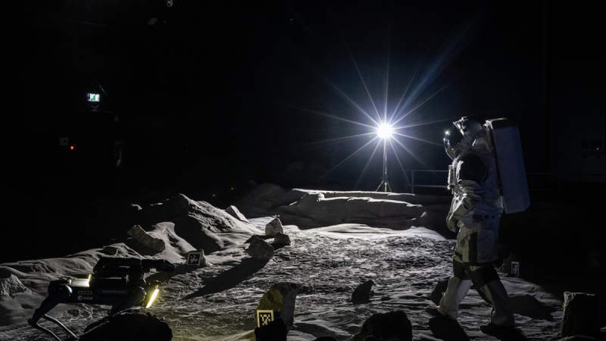 Imagen de una recreación de la superficie lunar. efe