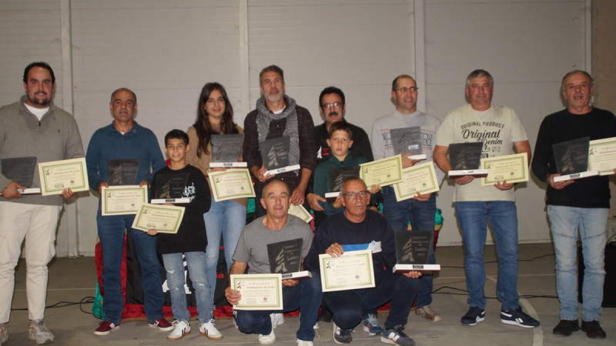 Foto de familia de todos los premiados de este año.  DL