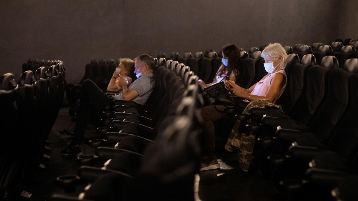 Espectadores en una sala de cine en 2020.EFE/ Marta Pérez