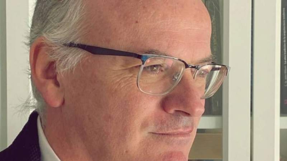 El escritor e historiador leonés Ignacio González-Varas.  DL