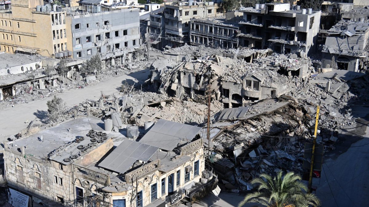 Edificios destruidos tras un ataque militar israelí en Nabatieh, sur del Líbano, el 18 de octubre de 2024. EFE/EPA/STR