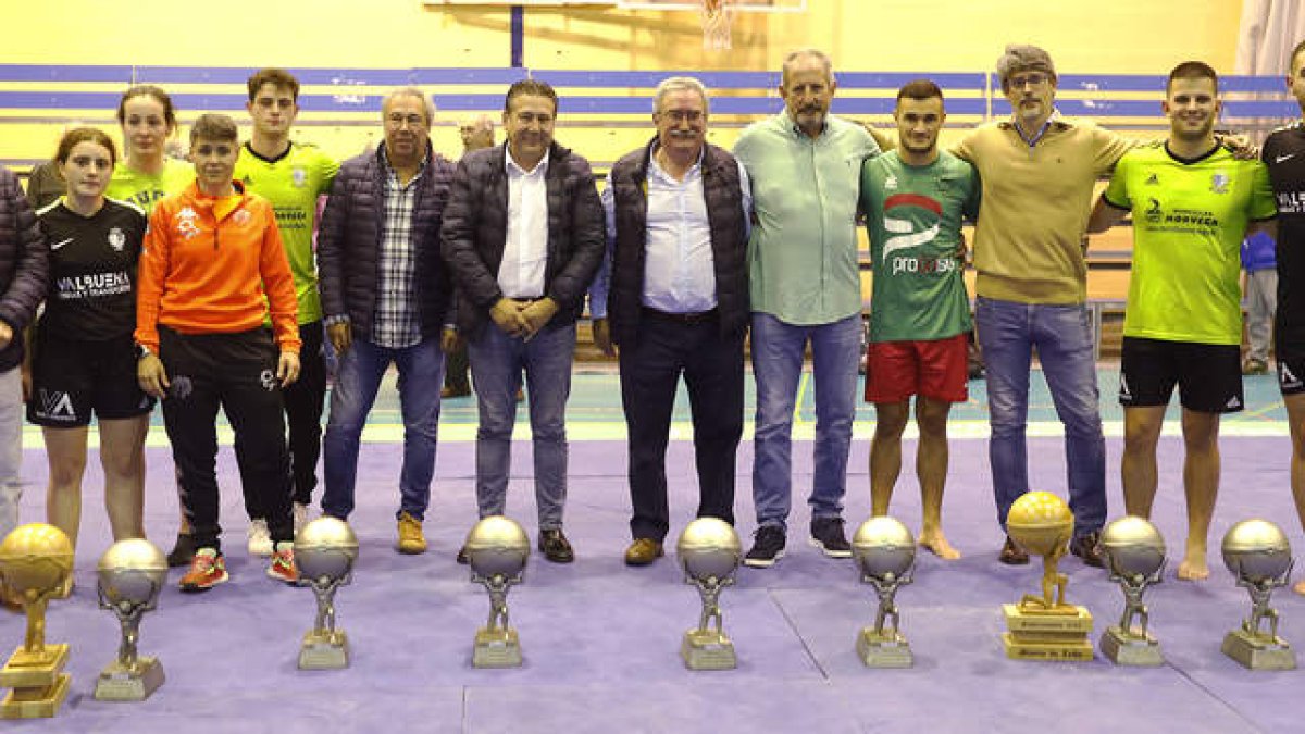 El cuadro de honor del Campeón de Campeones de la pasada edición.  RAMIRO