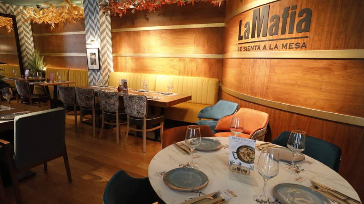 Interior del restaurante La Mafia Se Sienta a la Mesa. RAMIRO