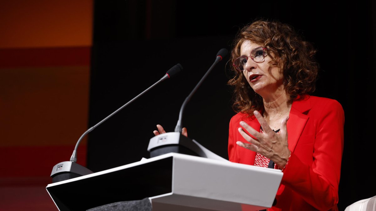La vicepresidenta primera y ministra de Hacienda, María Jesús Monter