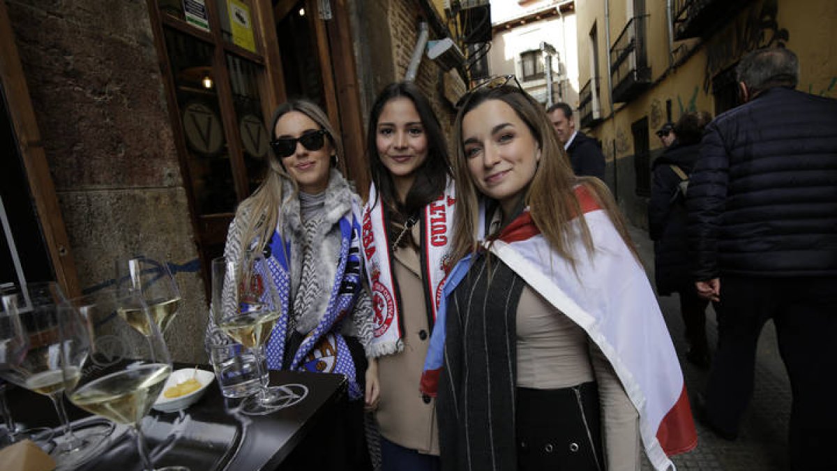 El ambientazo en el casco antiguo de León por la disputa del derbi será una vez más extraordinario en las horas previas al partido. FERNANDO OTERO