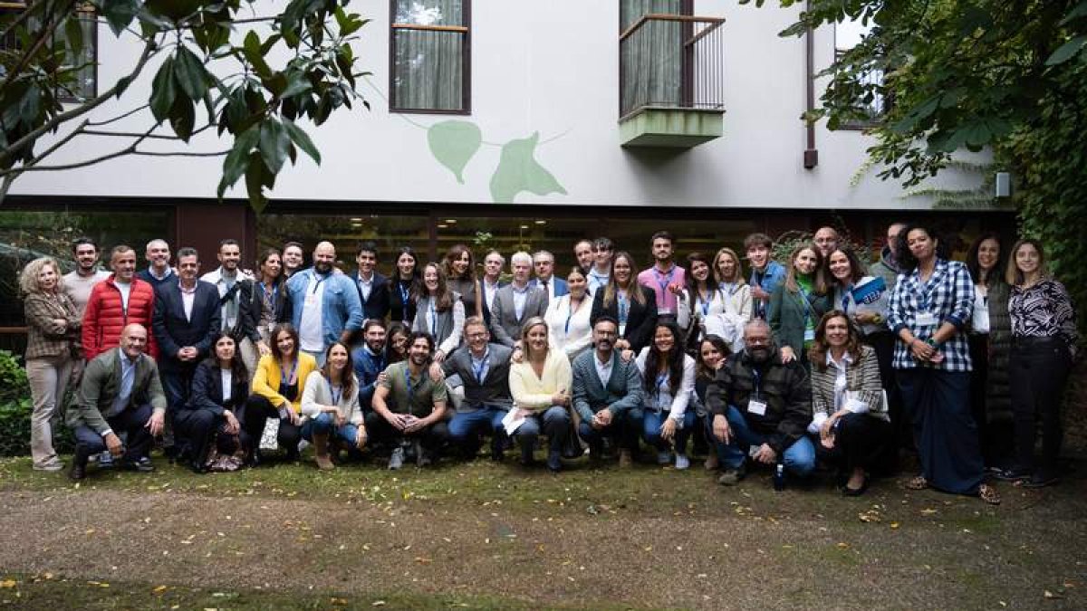 Foto de familia de todos los participantes.  DL