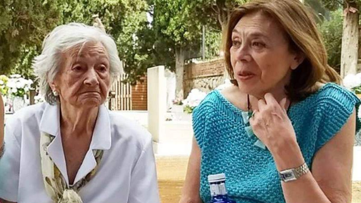 Ana Messuti, a la derecha, con Ascensión Mendieta.  ARMH