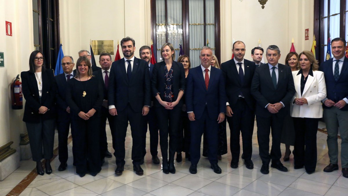 El ministro de Política Territorial y Memoria Democrática, Ángel Víctor Torres, preside la reunión del Comité preparatorio de la Conferencia de Presidentes, a la que asiste el consejero de la Presidencia, Luis Miguel González Gago.