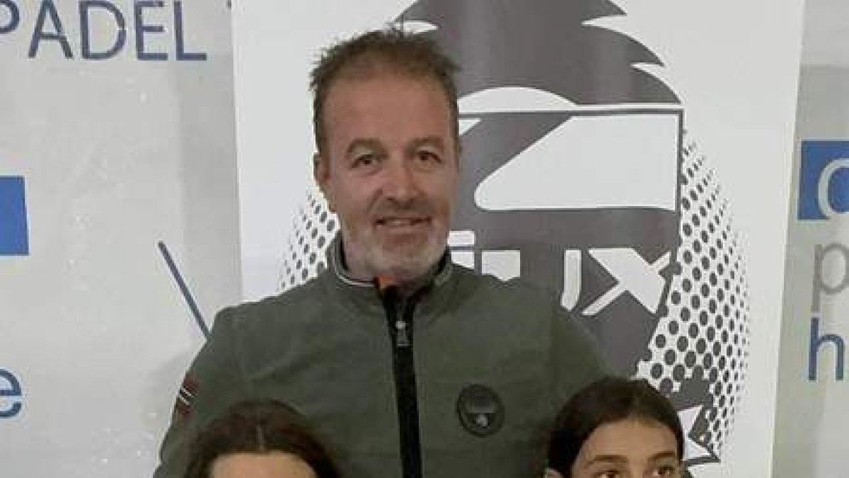 Los jugadores leoneses de la Olímpico Pádel Academy brillaron en el  campeonato autonómico de pádel celebrado en Salamanca.  DL