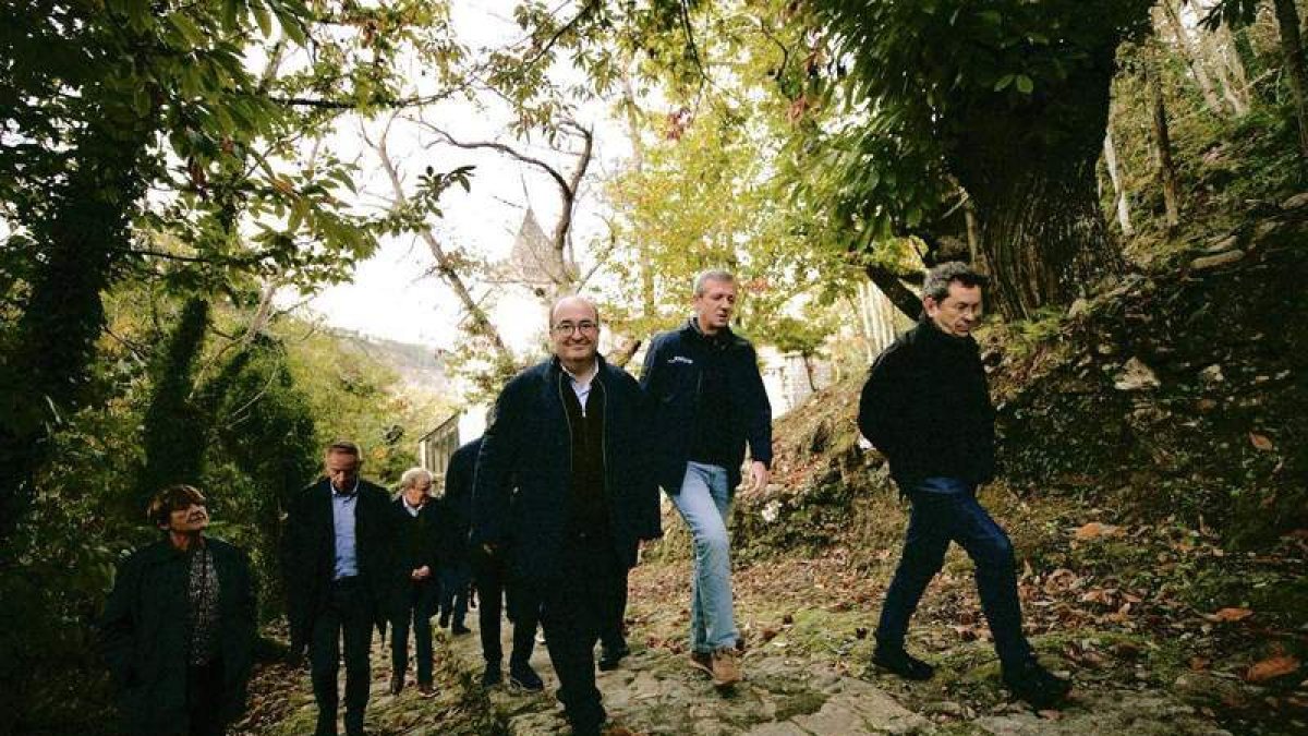 Miquel Iceta, en su visita a Galicia este pasado fin de semana junto a Alfonso Rueda. DL