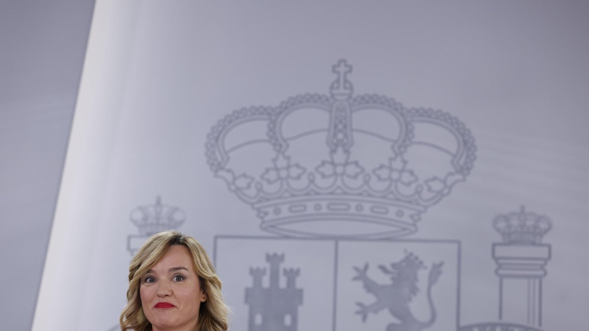 La ministra de Educación, Formación Profesional y Deportes y portavoz del Gobierno, Pilar Alegría, durante la rueda de prensa. EFE/Javier Lizón