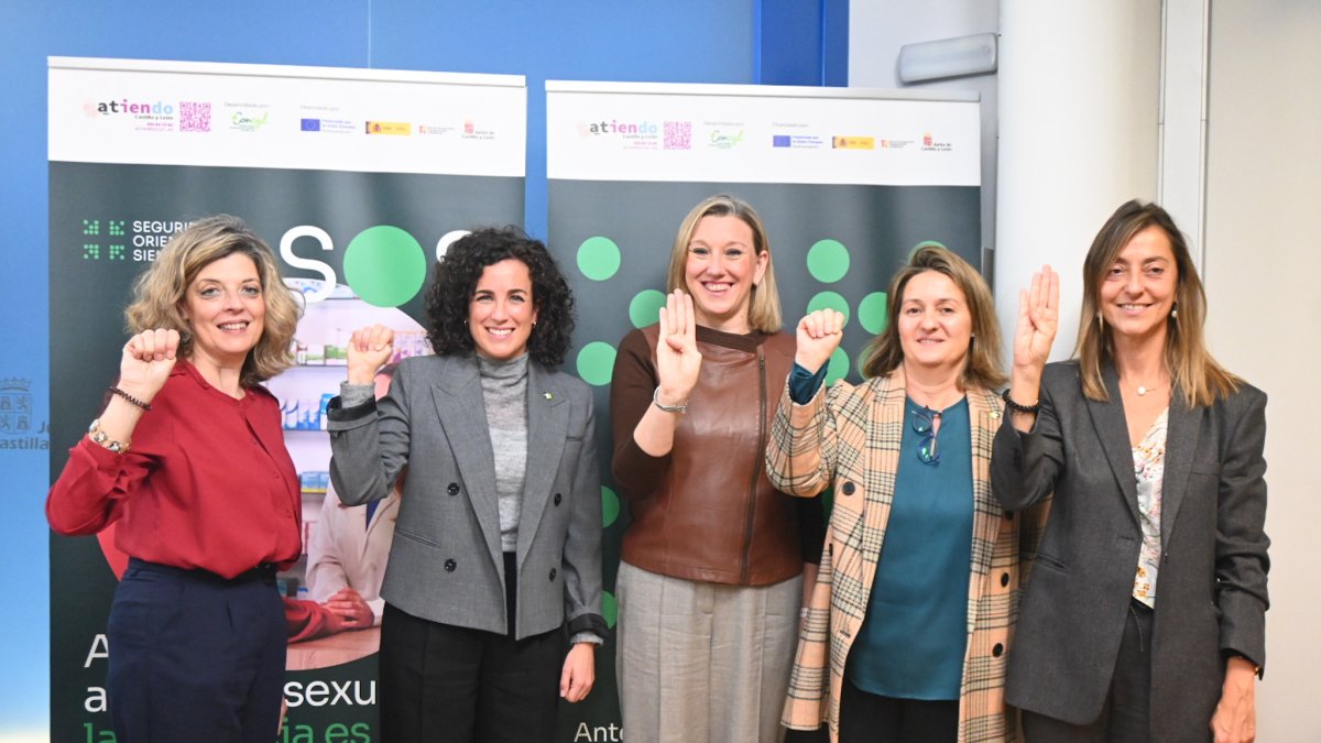 Imagen de la presentación de la campaña con vicepresidenta y consejera de familia e igualdad de oportunidades.