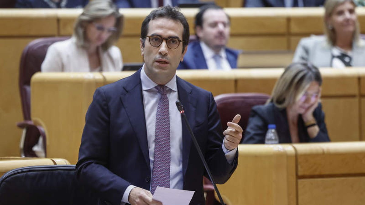 El ministro de Economía, Carlos Cuerpo, en el Senado. SERGIO PÉREZ