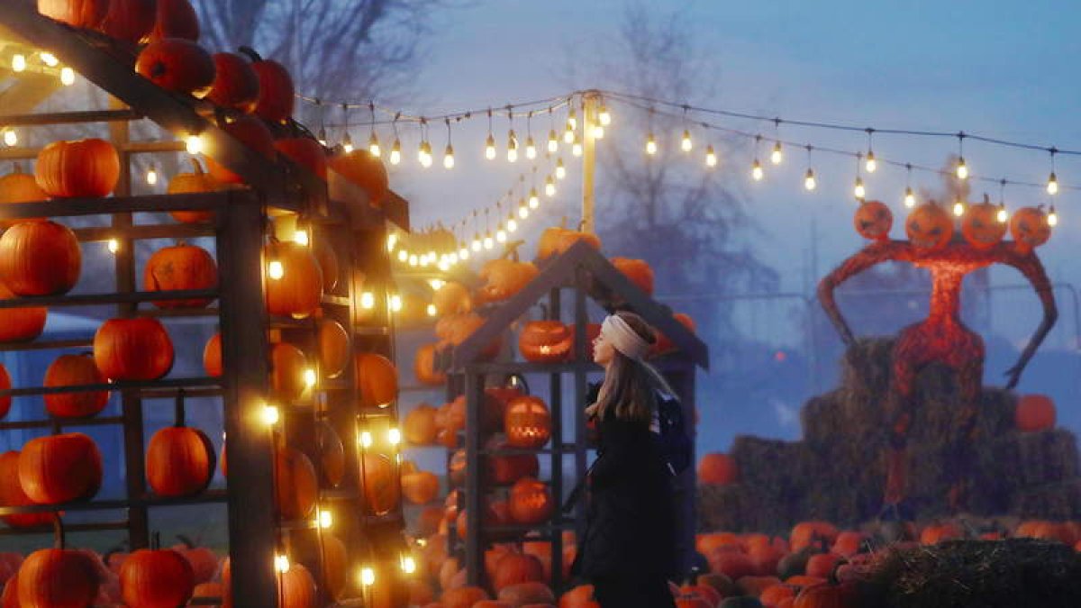 Una fiesta de Halloween en Letonia.  TOMS KALNINS