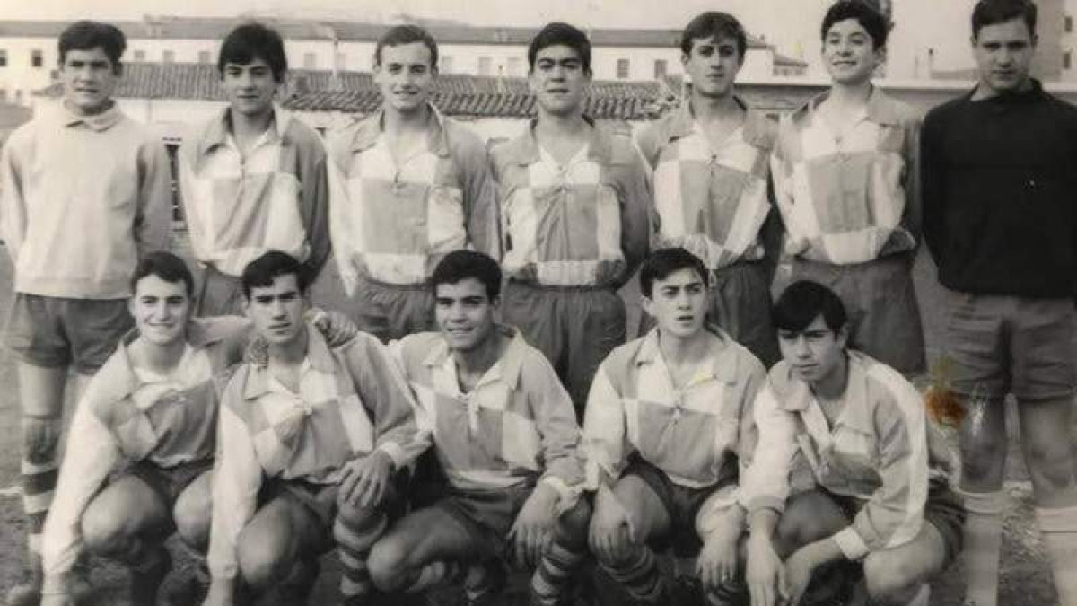 Los componentes del Puente Castro juvenil de los años 60 años fueron campeones de Liga, Copa y varias Copas Presidente.  DL
