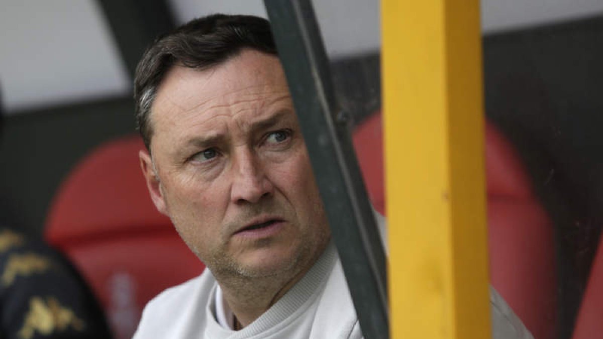 Raúl Llona no quiere confianzas ante la UD Llanera en Copa del Rey.  FERNANDO OTERO