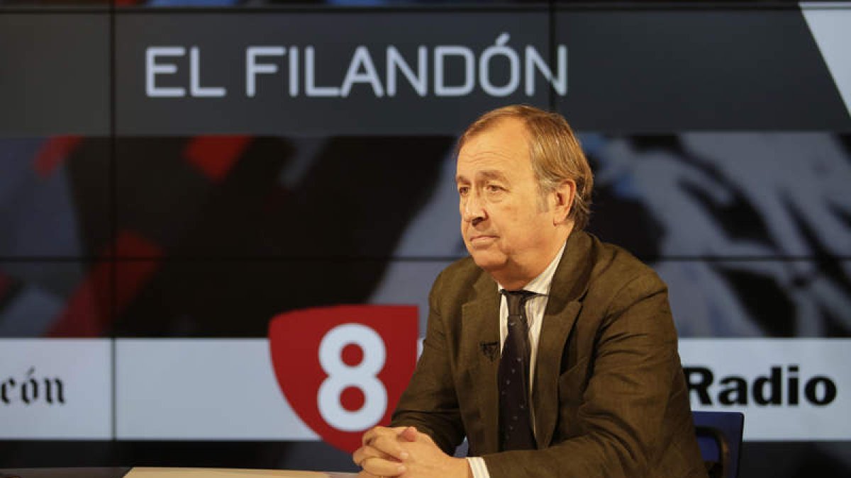 González Pieras, durante su participación en la tertulia. FERNANDO OTERO