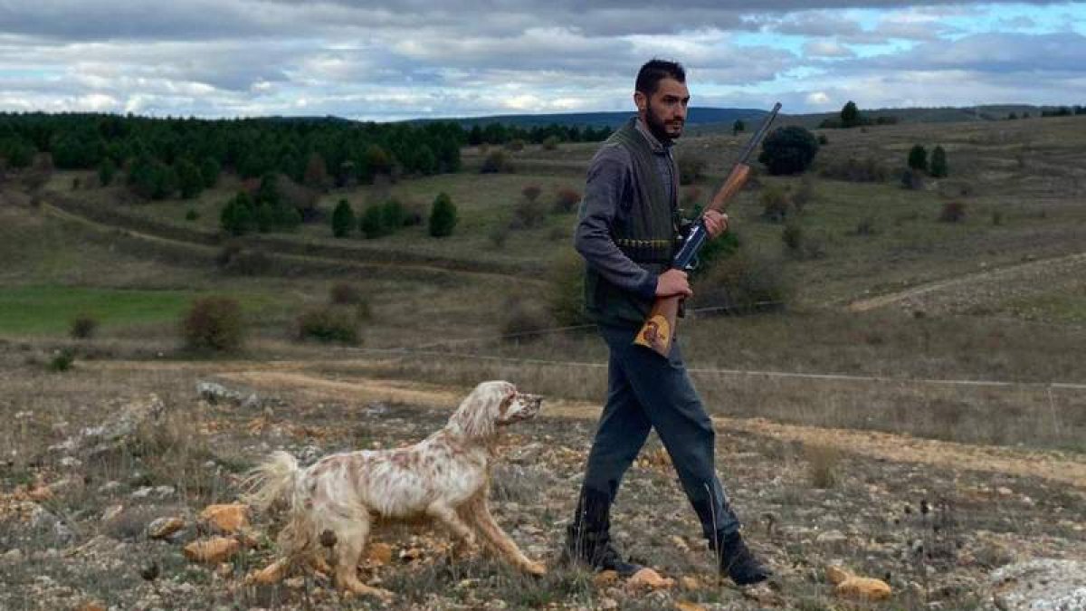 Borja Llamazares junto a Bimba en un momento de la primera jornada de la temporada. DL