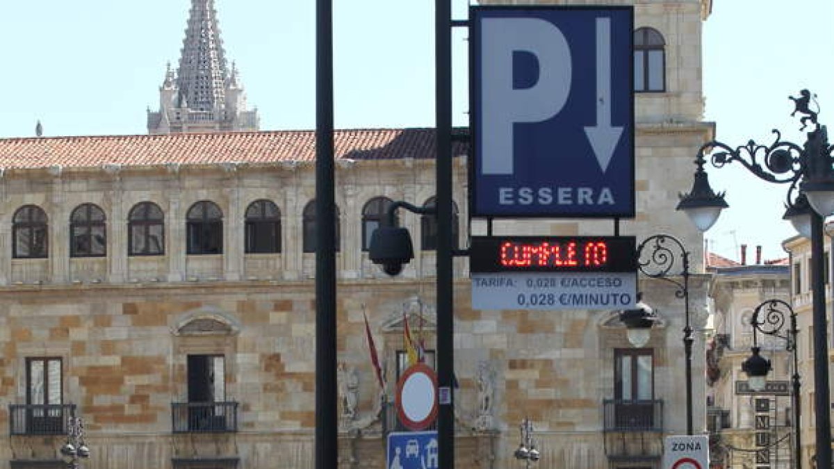 El aparcamiento sigue con la gestión privada pese a que la concesión venció en junio de 2022.  RAMIRO