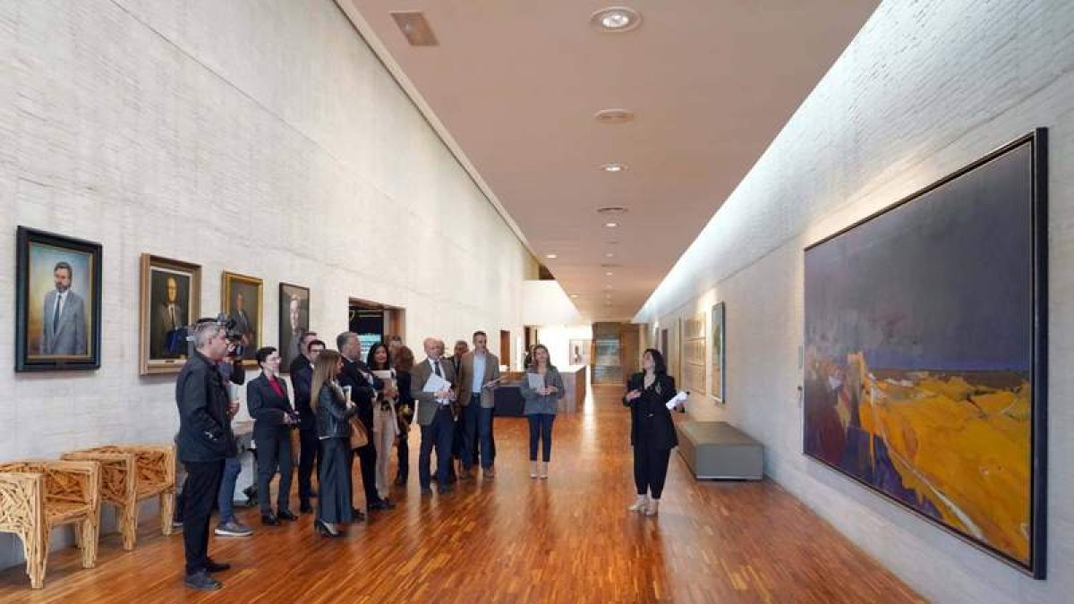 Algunas de las obras que decoran las Cortes. MIRIAM CHACÓN