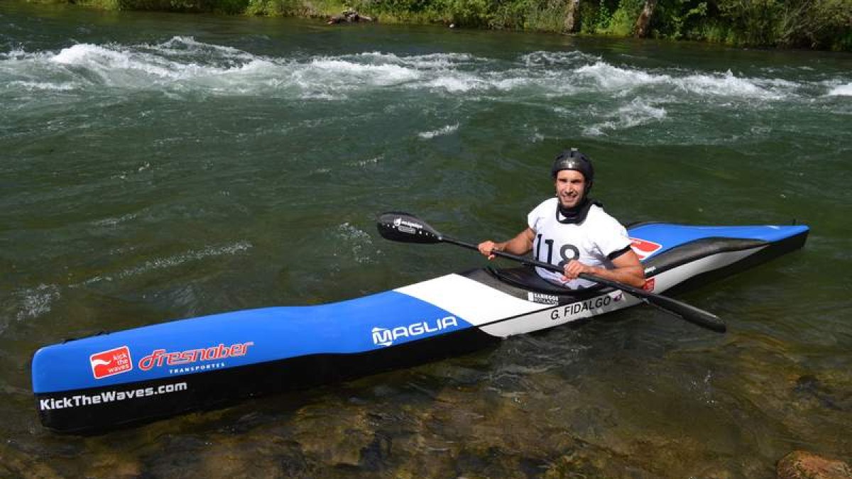 Guillermo Fidalgo, campeón de España de descenso en aguas bravas, vuelve a competir en China. DL