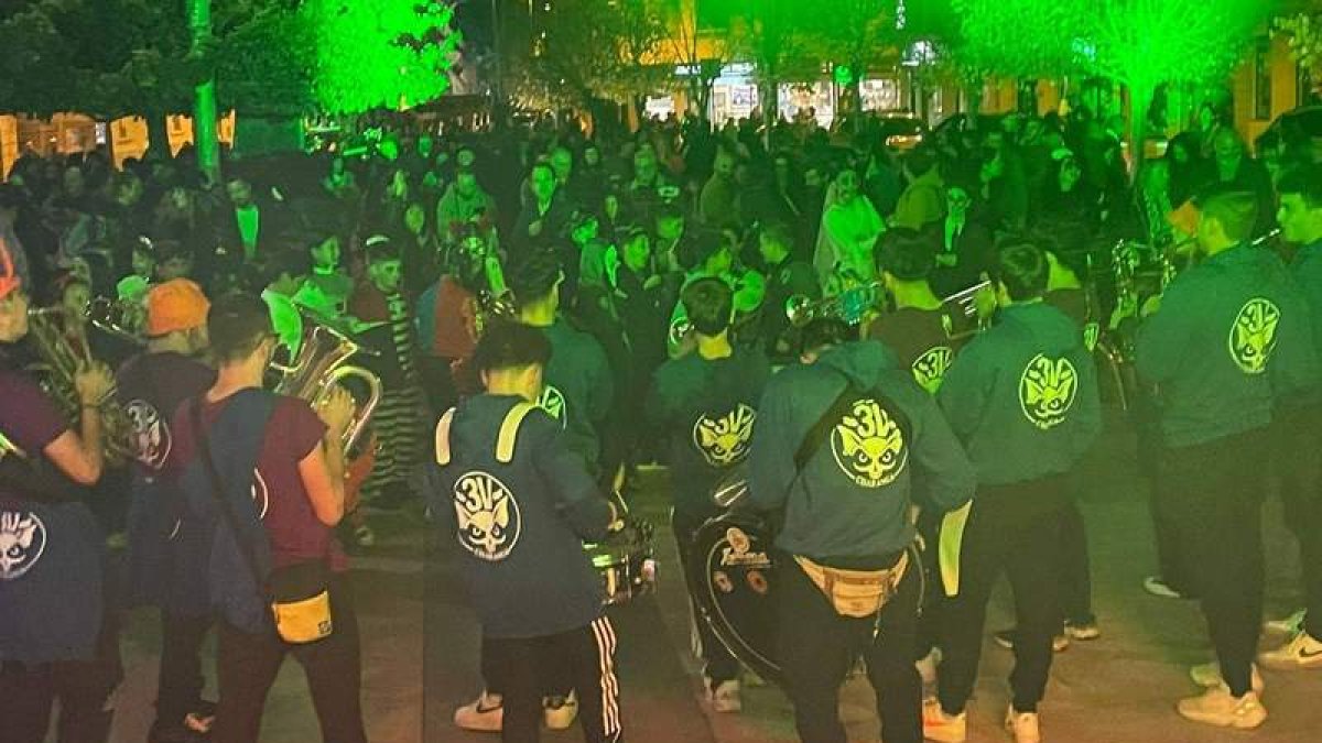 Los jóvenes disfrutaron mucho de la fiesta.  DL