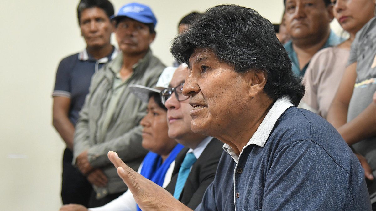 Fotografía de archivo del expresidente Evo Morales en una rueda de prensa el 4 de octubre de 2024, en Cochabamba (Bolivia). EFE/JORGE ABREGO