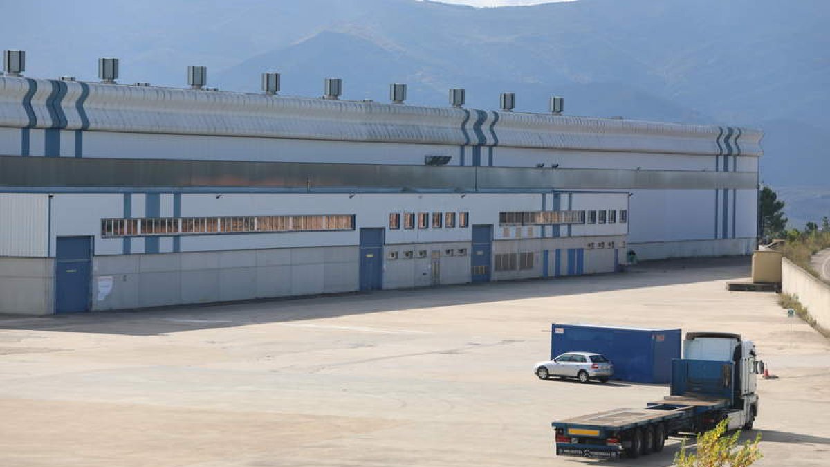 Emobi apura la oferta de un grupo que ofrece 500.000 euros y asumir sus 13 M€ de deuda