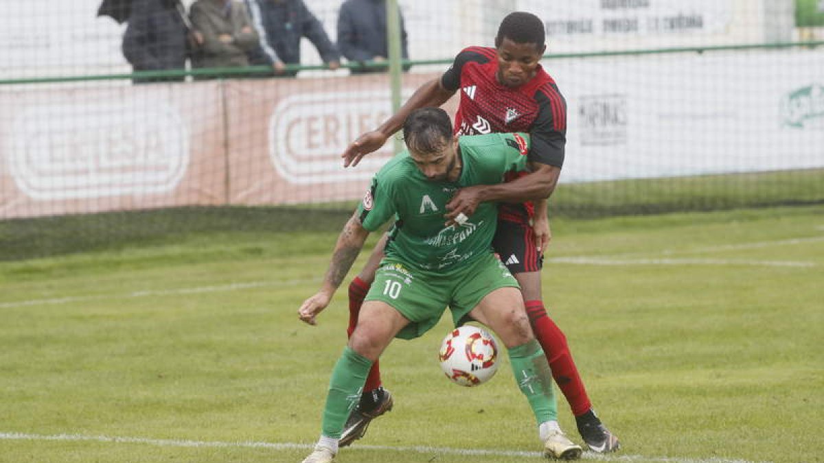 El Atlético Astorga consiguió la victoria con solvencia. ÁNGELOPEZ