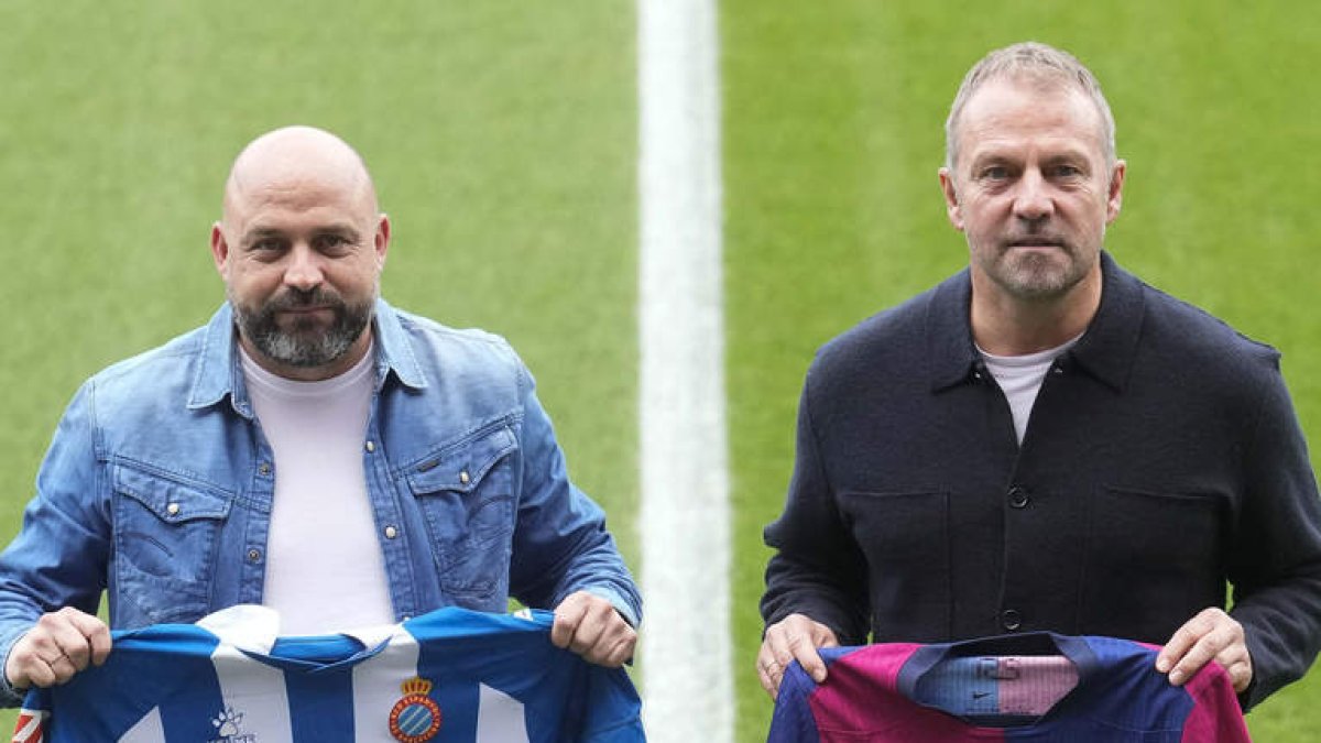 Manolo González y Hans Flick posan antes del derbi.  E. FONTCUBERTA
