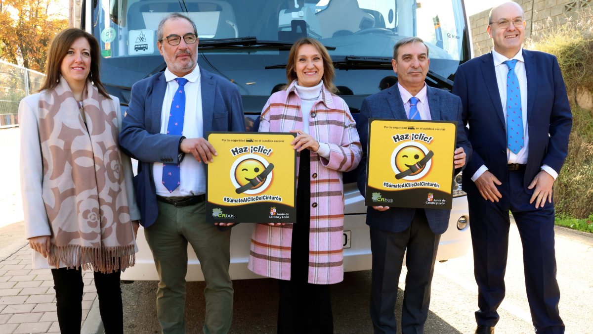 La Junta impulsa una campaña para el uso del cinturón de seguridad en el transporte de escolares.