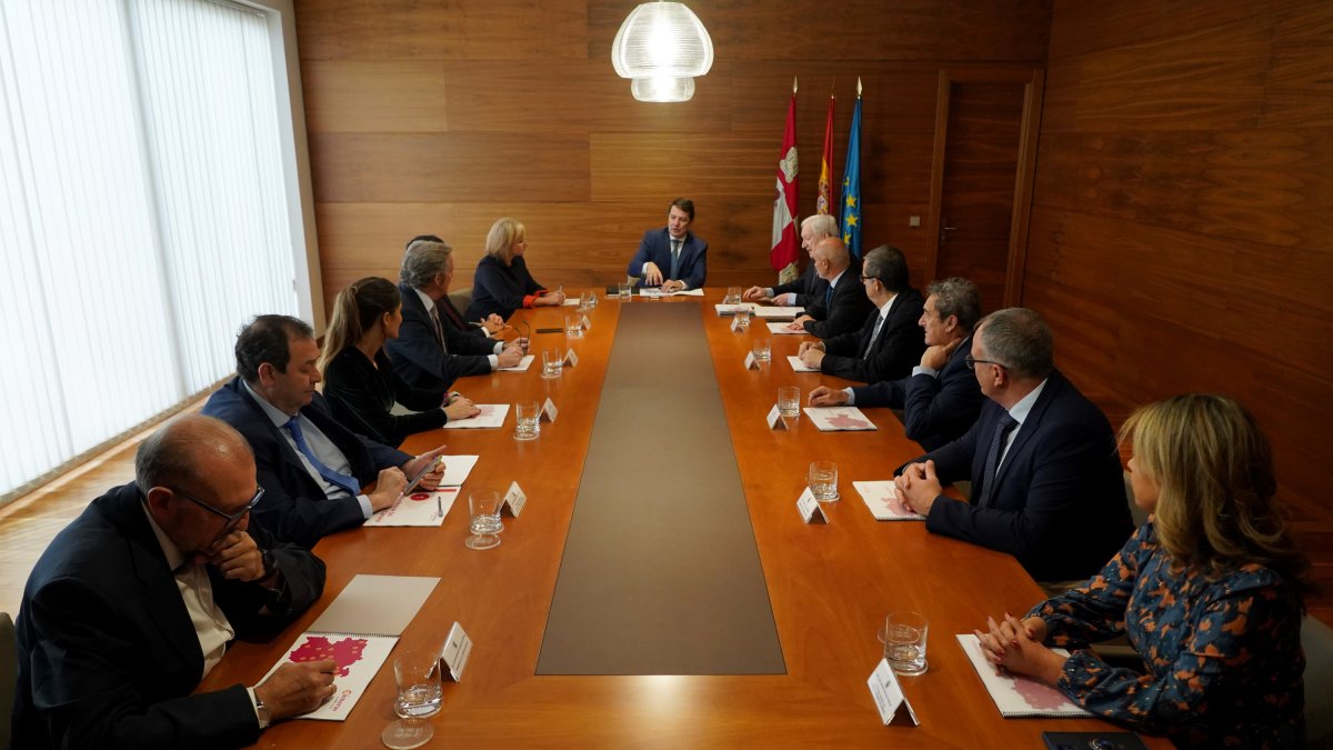 Mañueco con el Consejo de Cámaras de Comercio de Castilla y León y las 14 Cámaras de Comercio.