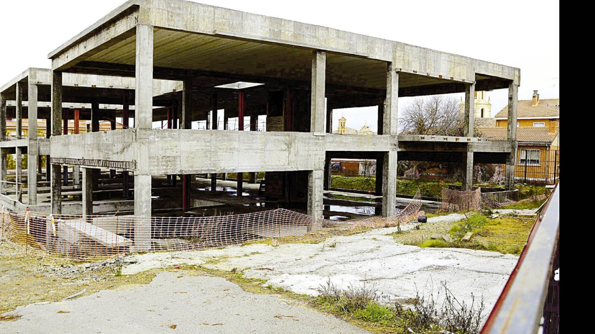 Estado actual de las obras después de que la empresa constructora abandonara el proyecto.