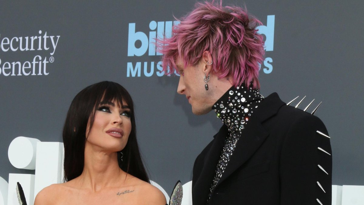 La actriz estadounidense Megan Fox y su prometido, el rapero y productor Machine Gun Kelly, en una imagen de archivo. EFE/EPA/NINA PROMMER