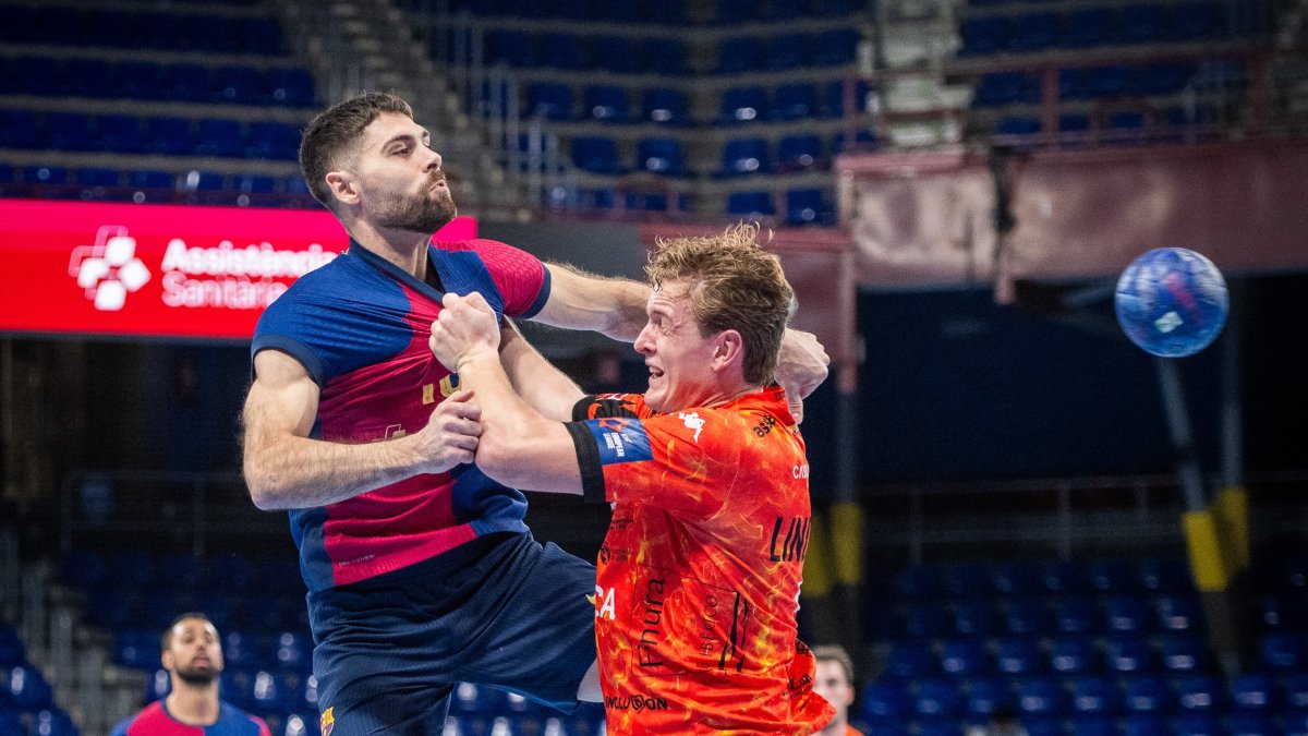 El Abanca Ademar intentó frenar al todopoderoso FC Barcelona pero su empeño sólo tuvo resultado 20 minutos.