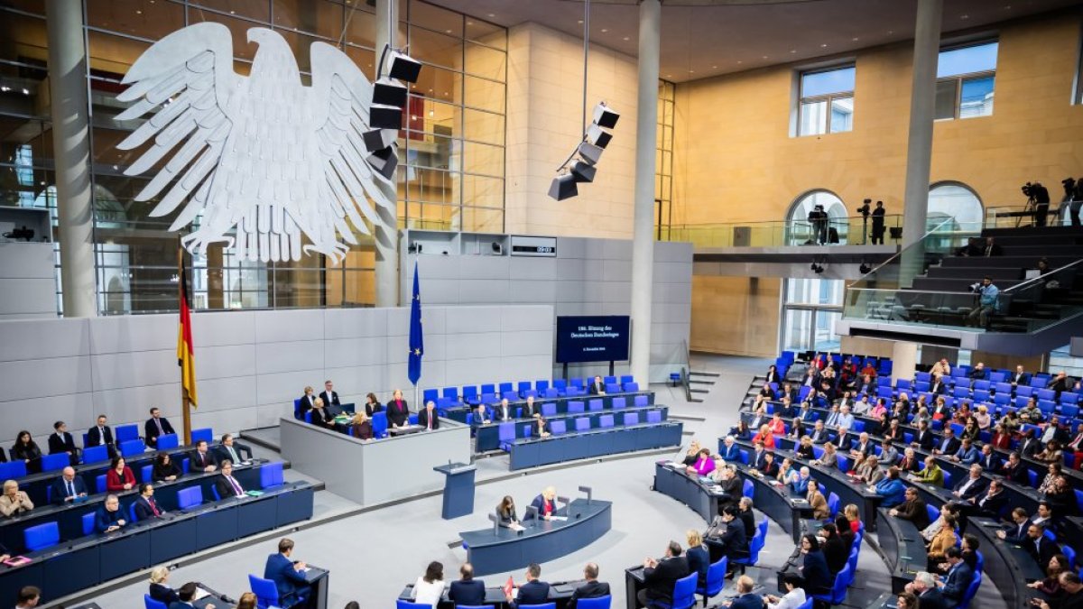 El presidente del Bundestag alemán, Baerbel Bas, durante una sesión plenaria para conmemorar el aniversario de la caída del Muro de Berlín.