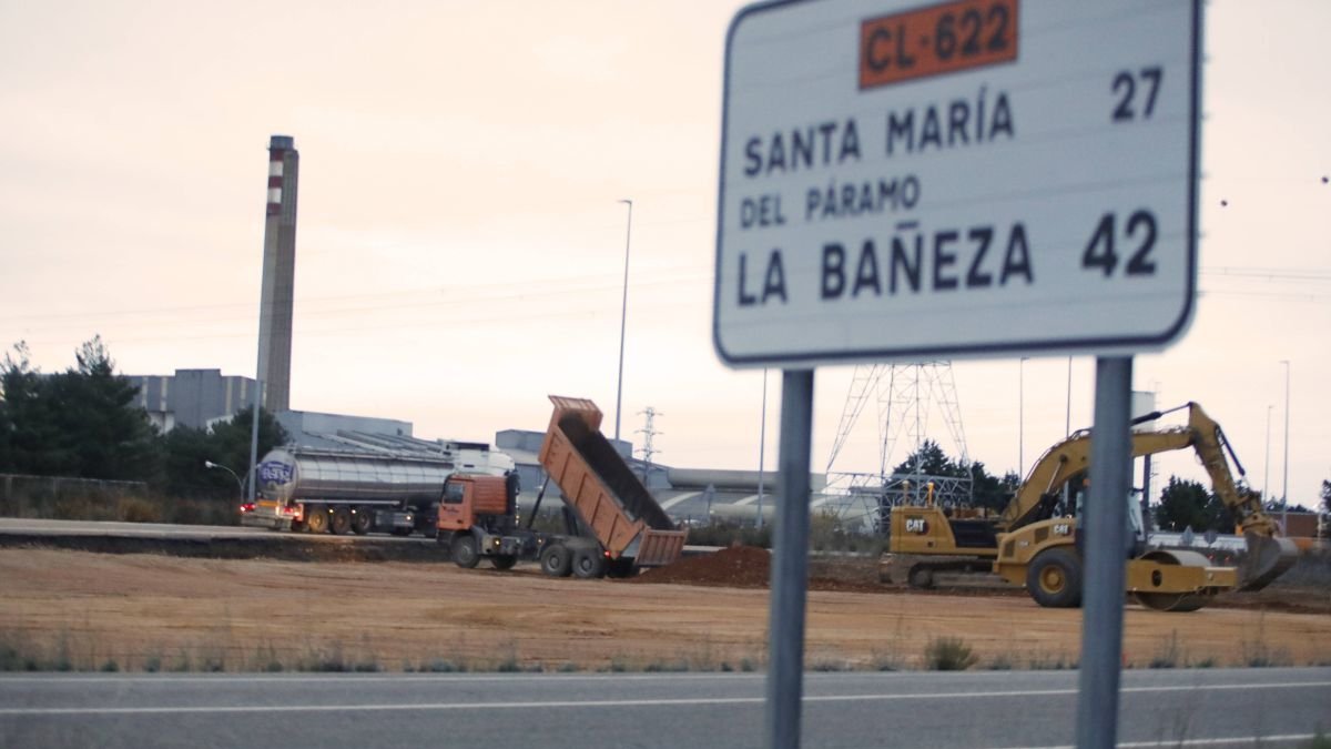 Avance de las obras de la rotonda de Onzonilla. RAMIRO