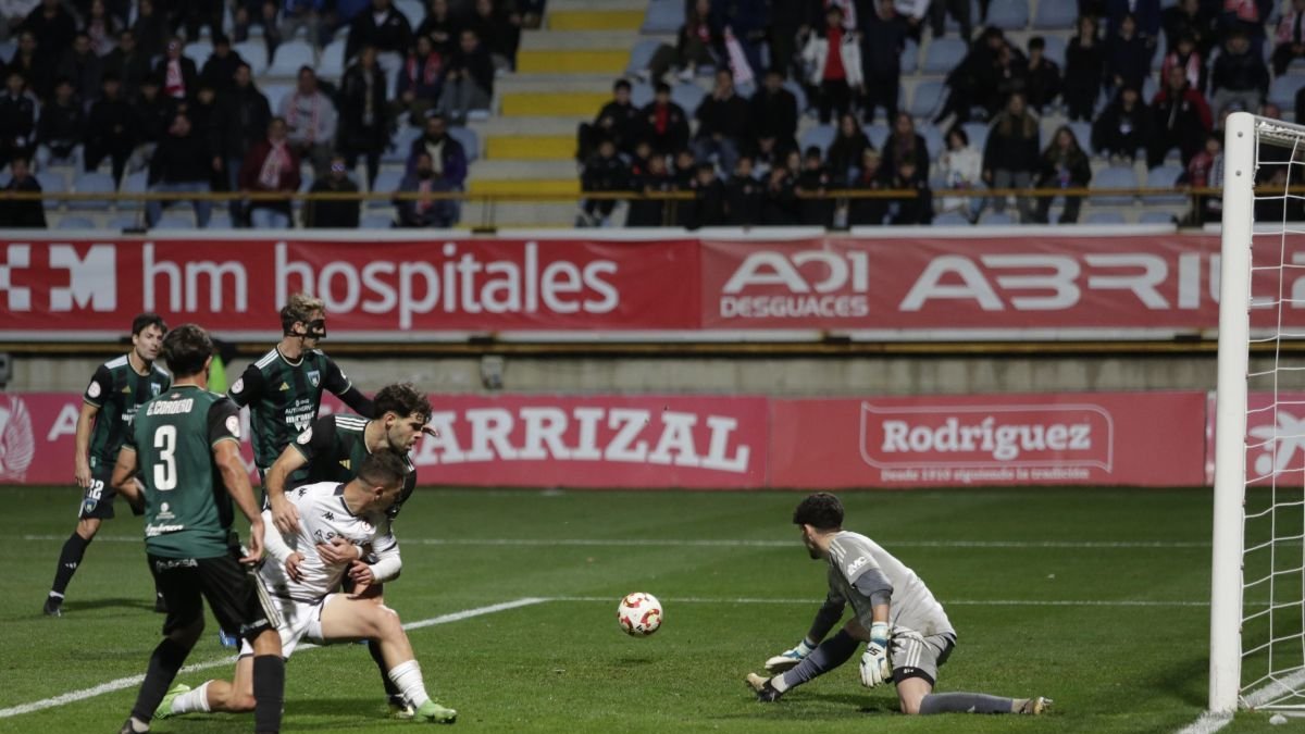La Cultural quiere recuperar la senda del triunfo tras perder contra el Sestao. fERNando otero