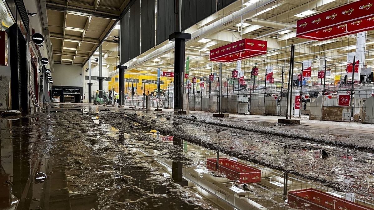 El centro comercial Bonaire afronta una colosal labor para lograr su reapertura. Roberto Ruiz