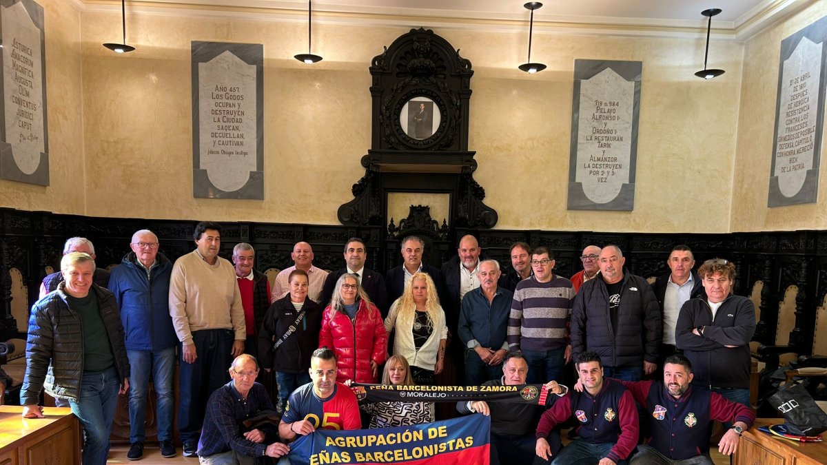 Foto de familia en el Ayuntamiento de Astorga.