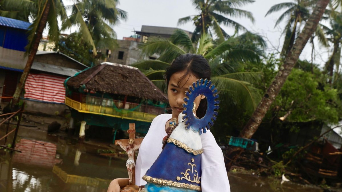 Una zona de filipinas inundada tras el paso del tifón Man-yi. 
                      EFE/EPA/FRANCIS R. MALASIG