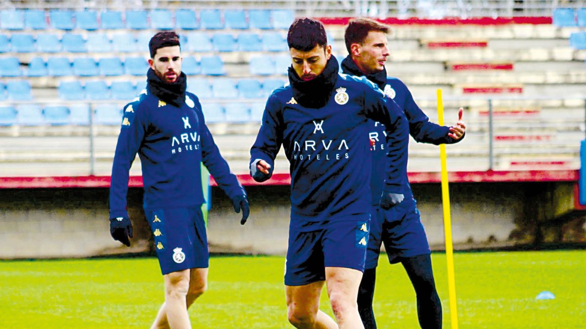 La Cultural, en el entrenamiento de ayer con vistas al partido del sábado.