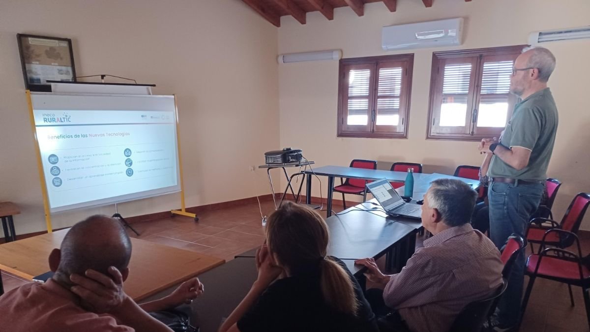 Taller de un técnico de Ineco en Carrizo. dl