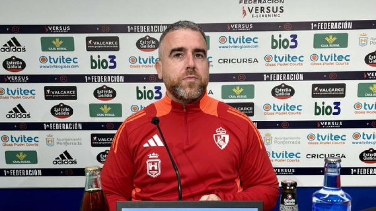 Javi Rey, durante la conferencia de prensa de este viernes. SDP