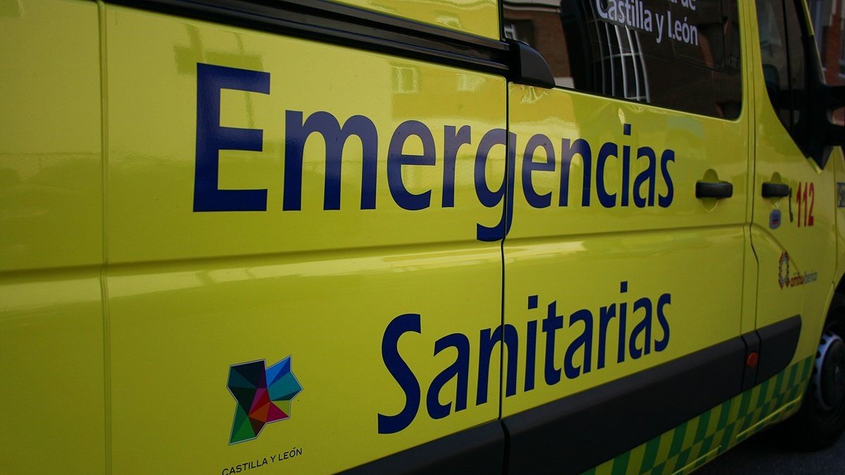 Ambulancia de Emergencias Sanitarias de Castilla y  León.