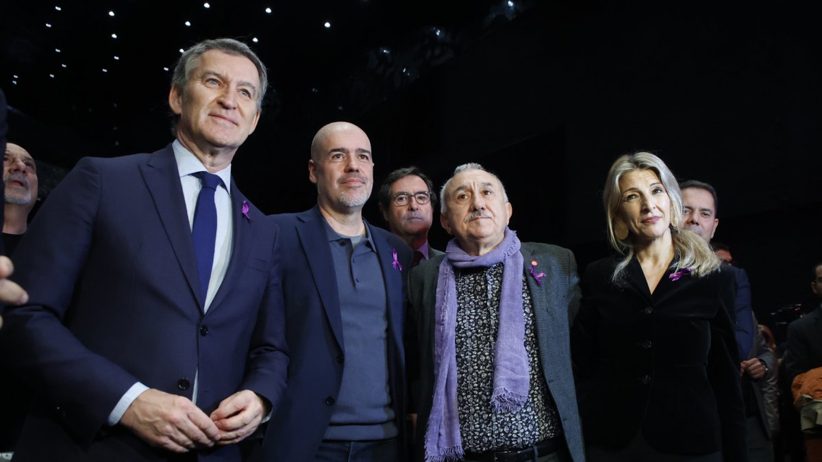 Feijóo, Unai Sordo, Pepe Álvare y Yolanda Díaz ayer, en el Congreso de UGT.