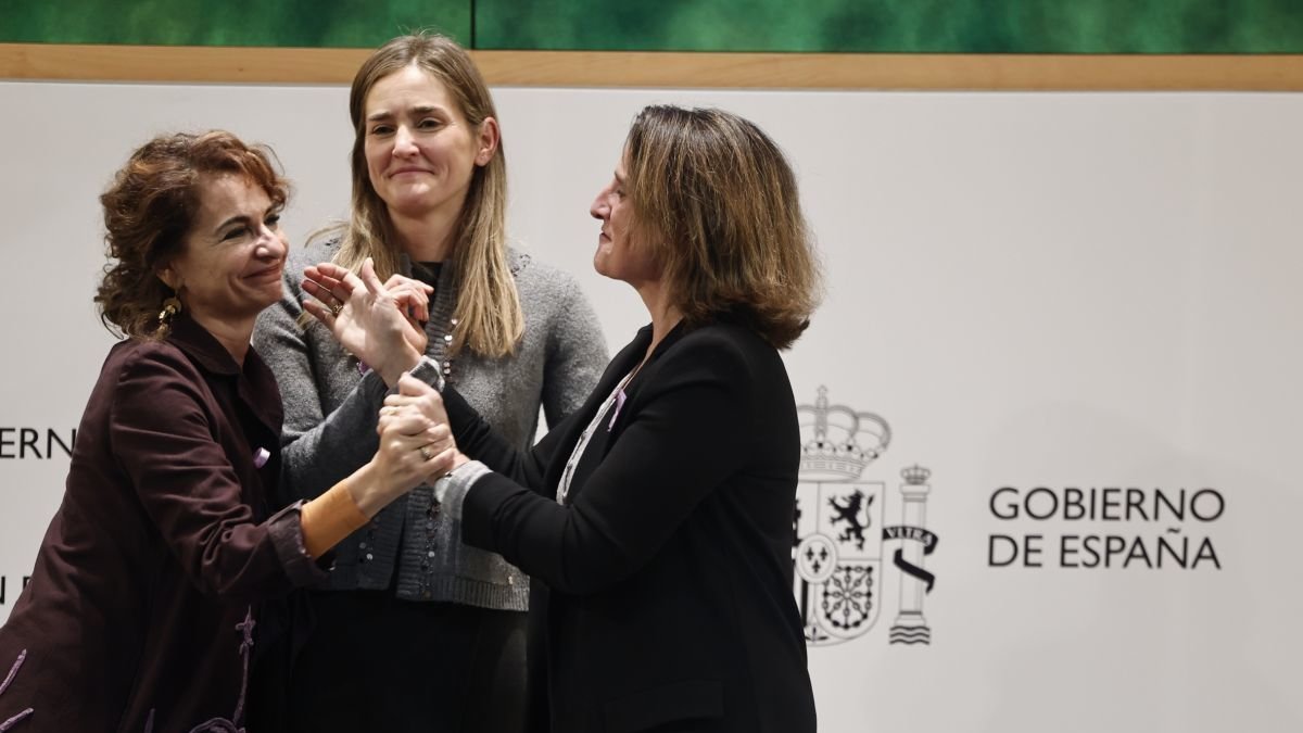 María Jesús Montero, Sara Aagesen y Teresa Ribera ayer, en el acto del relevo. SERgio Pérez