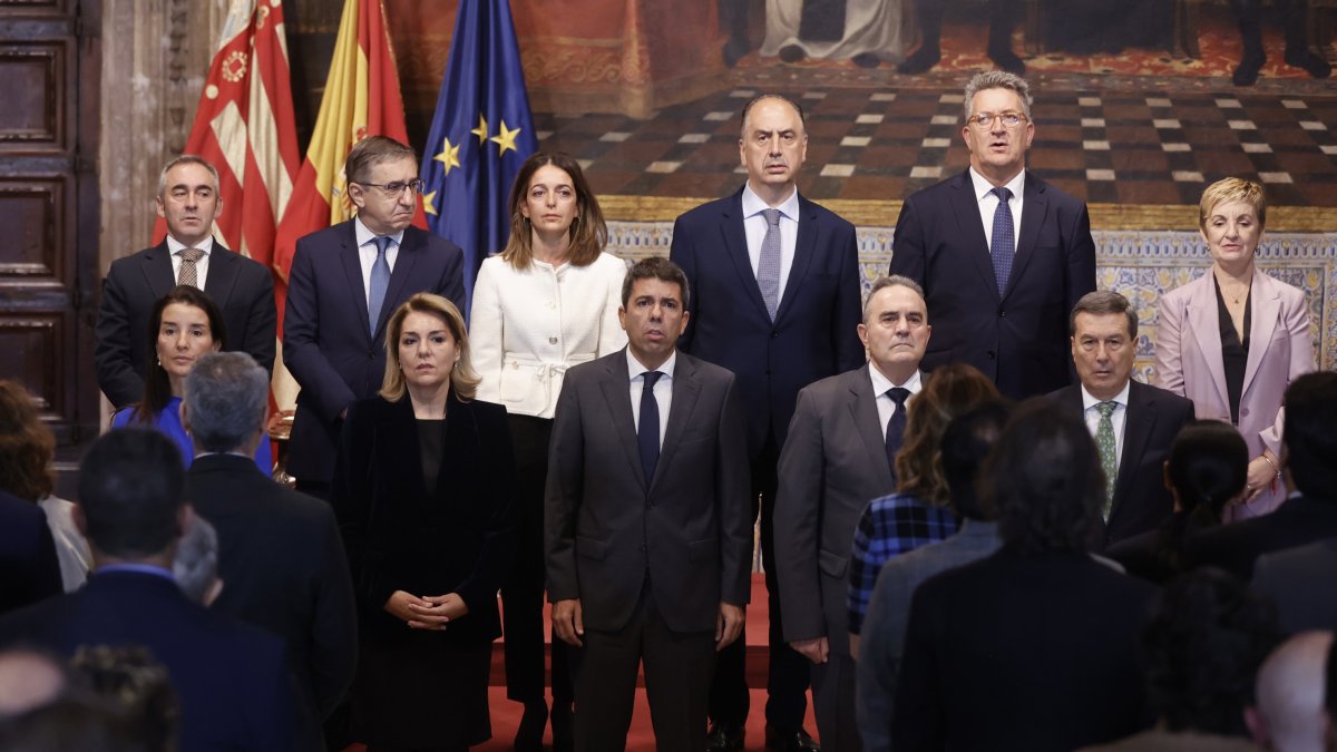 El nuevo Consell toma posesión para afrontar la recuperación económica, social y sentimental y 