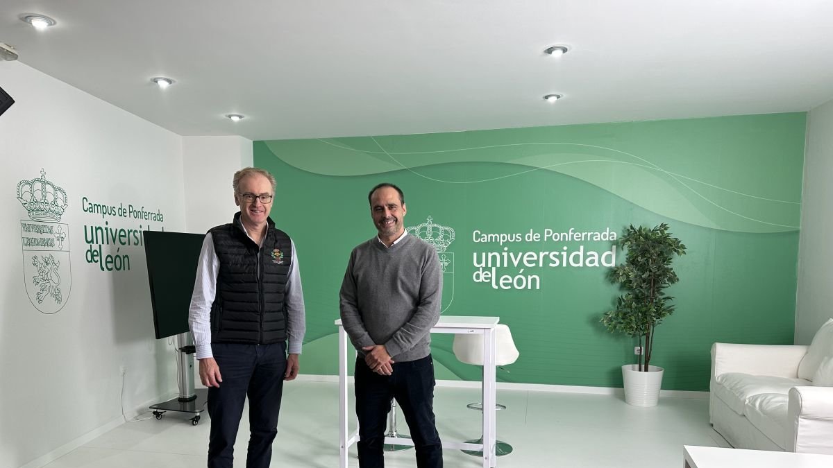 Luis Herráez y Joaquín Garnica, en la presentación de los premios en el Campus de Ponferrada. dl