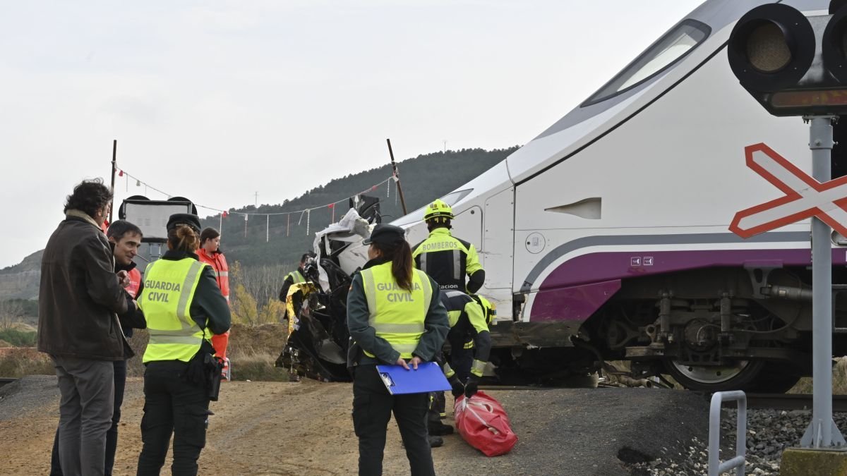 El Alvia que arrolló a los dos trabajadores del AVE. Almudena Álvarez